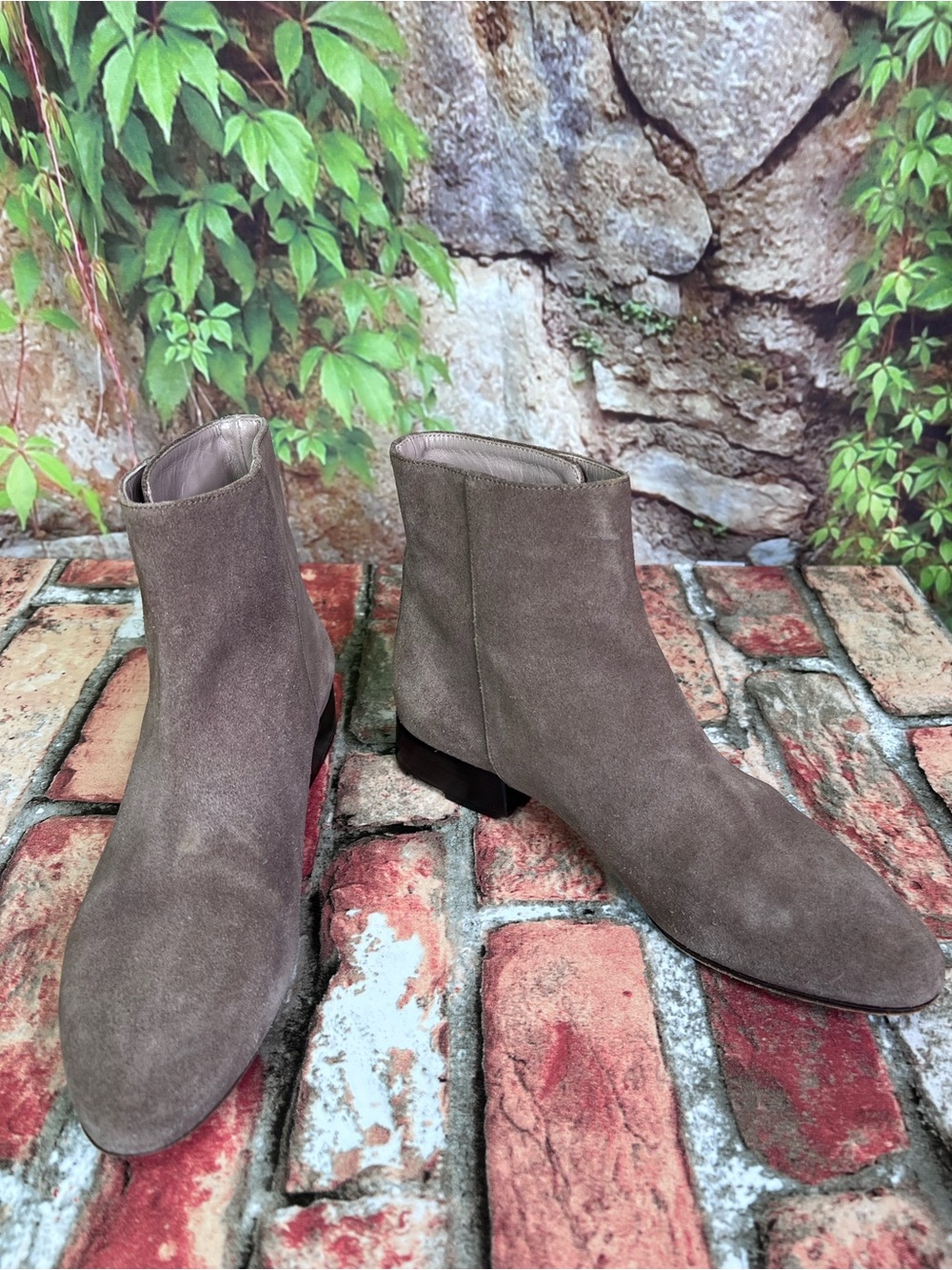 CHLOE Tan Suede Gold Buckle Short Ankle Boots, Made in Italy, 36 - Picture 6 of 15